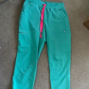 Figs Surgical Green Yola Petite Scrub Pants